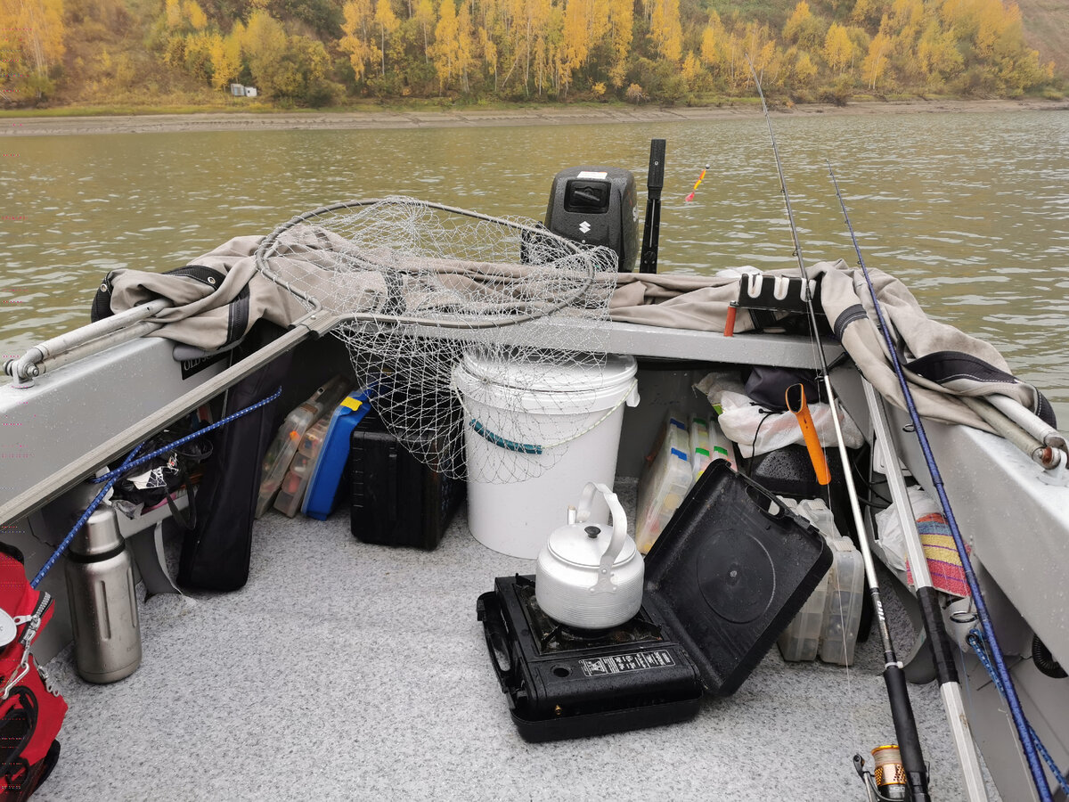 Завариваю чай в лодке. Фото "Лодочник"