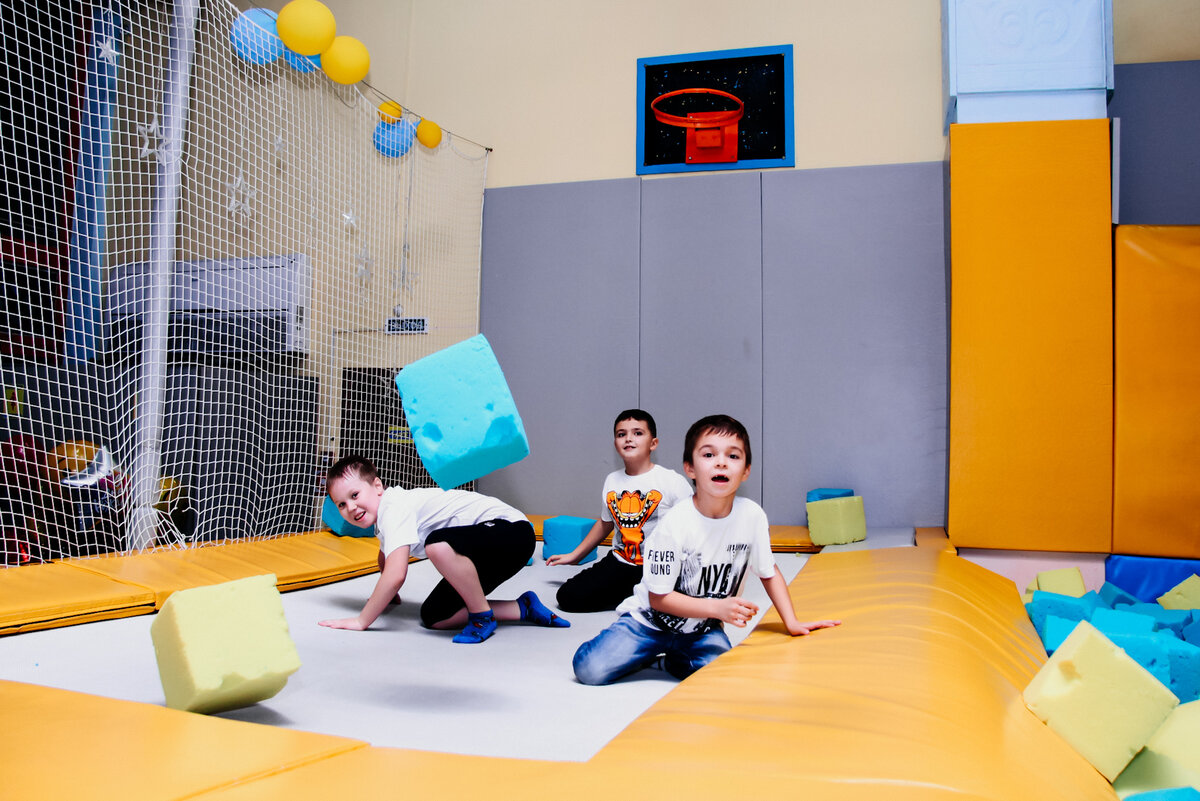 Детский праздник в батутном парке самый необычный опыт съёмки репортажа на моем опыте. 