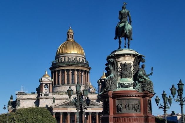 Снимки собора с одноимённой площади