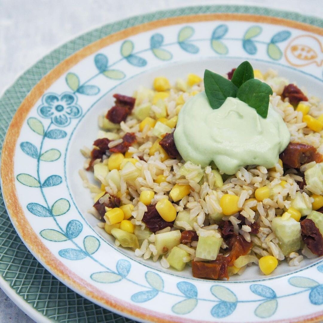 салат из бурого риса