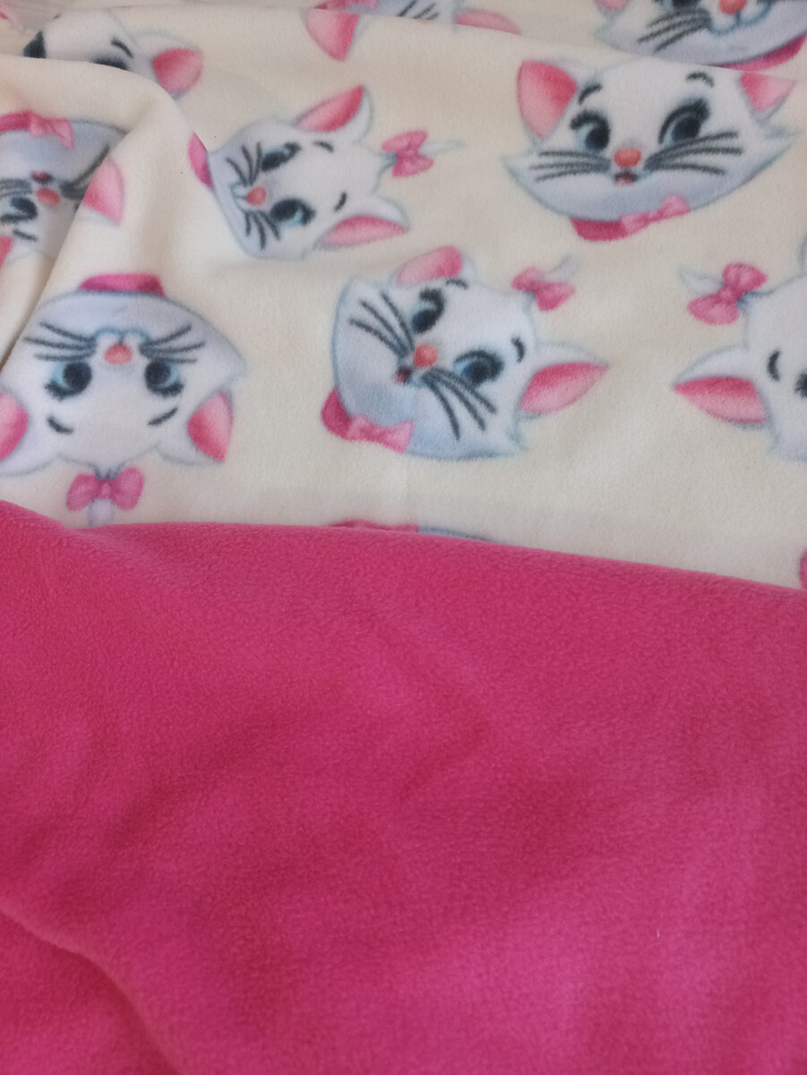 Вот такой флис нашла у себя в запасах.