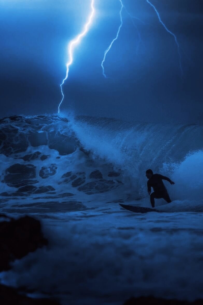 Первый опыт в любительской литературе, посвящается океану. 