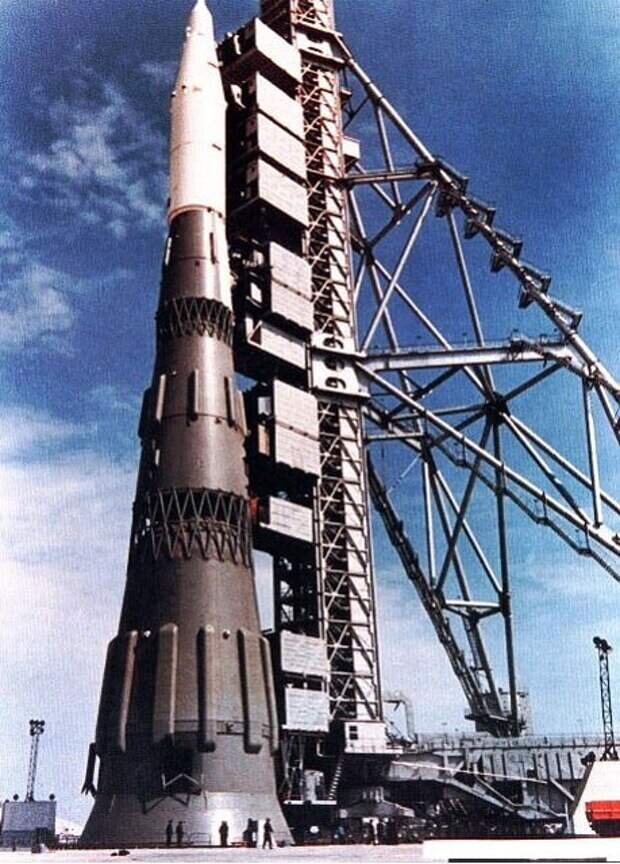 Тоже огромная советская Н-1. 