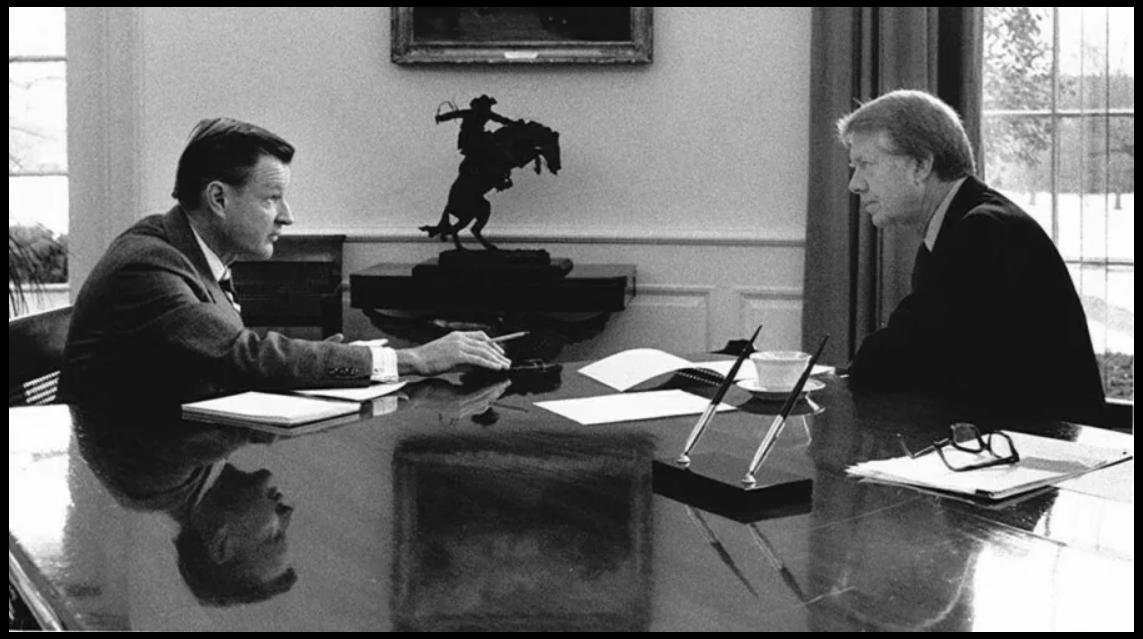 Молодой Збигнев Бжезинский и 39-й президент США Джимми Картер. На этом фото отчётливо видно, кто здесь самый главный  (изображение взято из открытых источников)