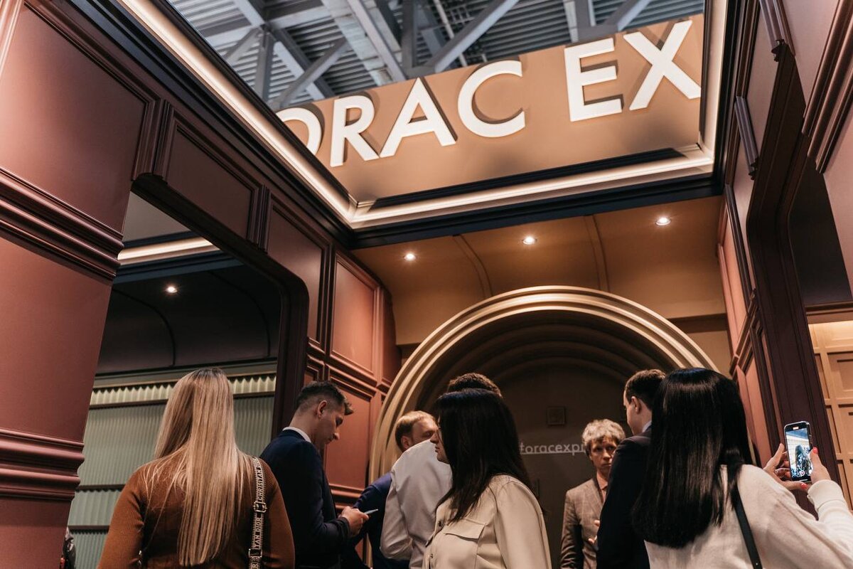 Оригинальный вагончик  компании “Orac Decor”