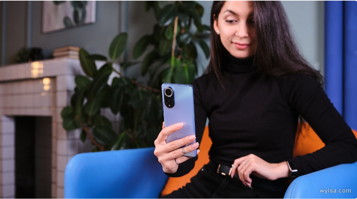 Huawei Nova 9. Фото: Илья Кичаев / Wylsacom Media