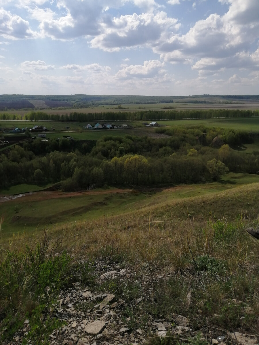 Вот здесь видна деревня. Где я жила с мужем почти два года. Очень красивые места. Но жить там было сложно.