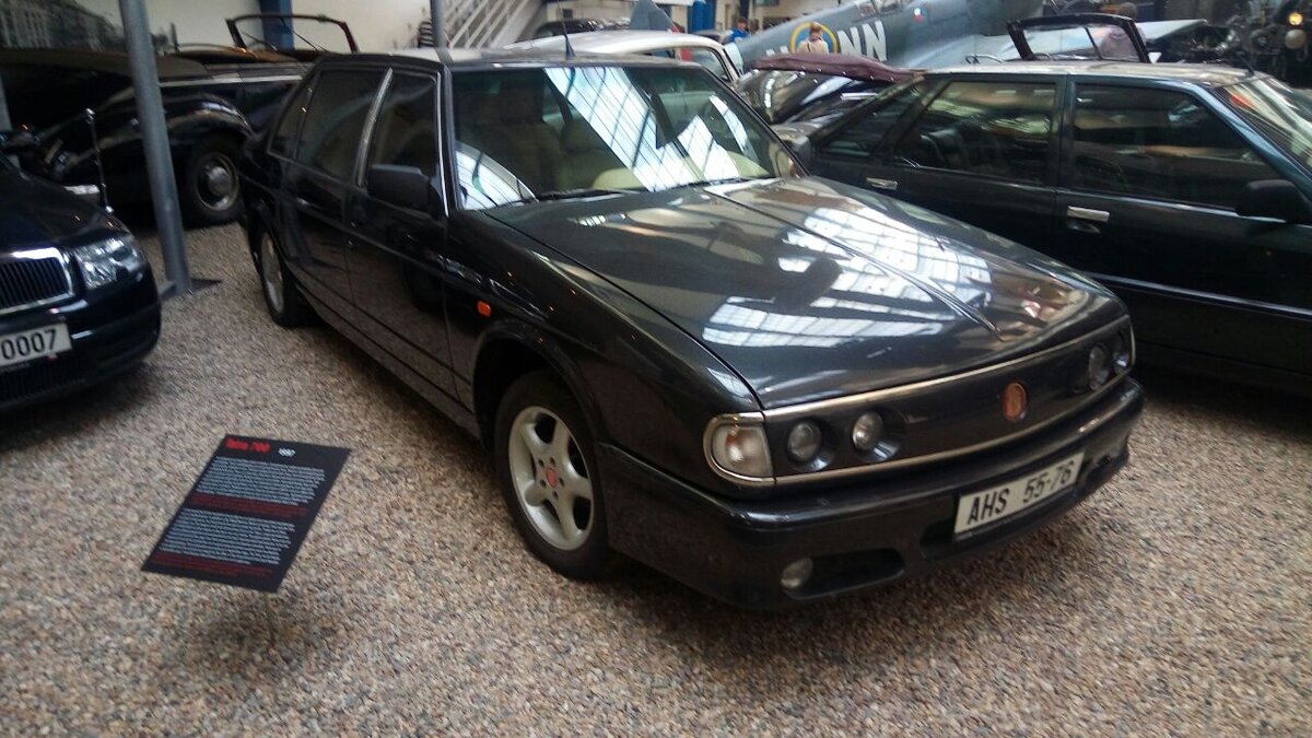 В начале музея обрели вечную парковку вполне современные автомобили бизнес / полубизнес класса 