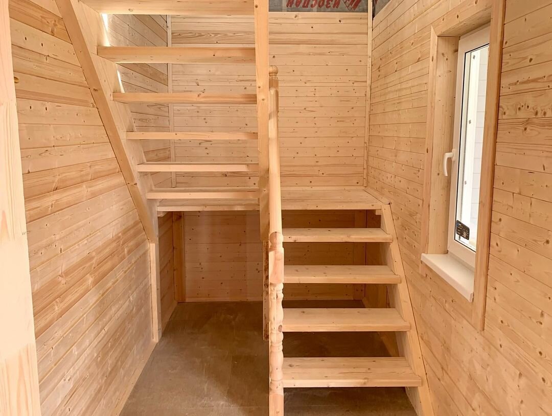 Лестница на второй этаж дома