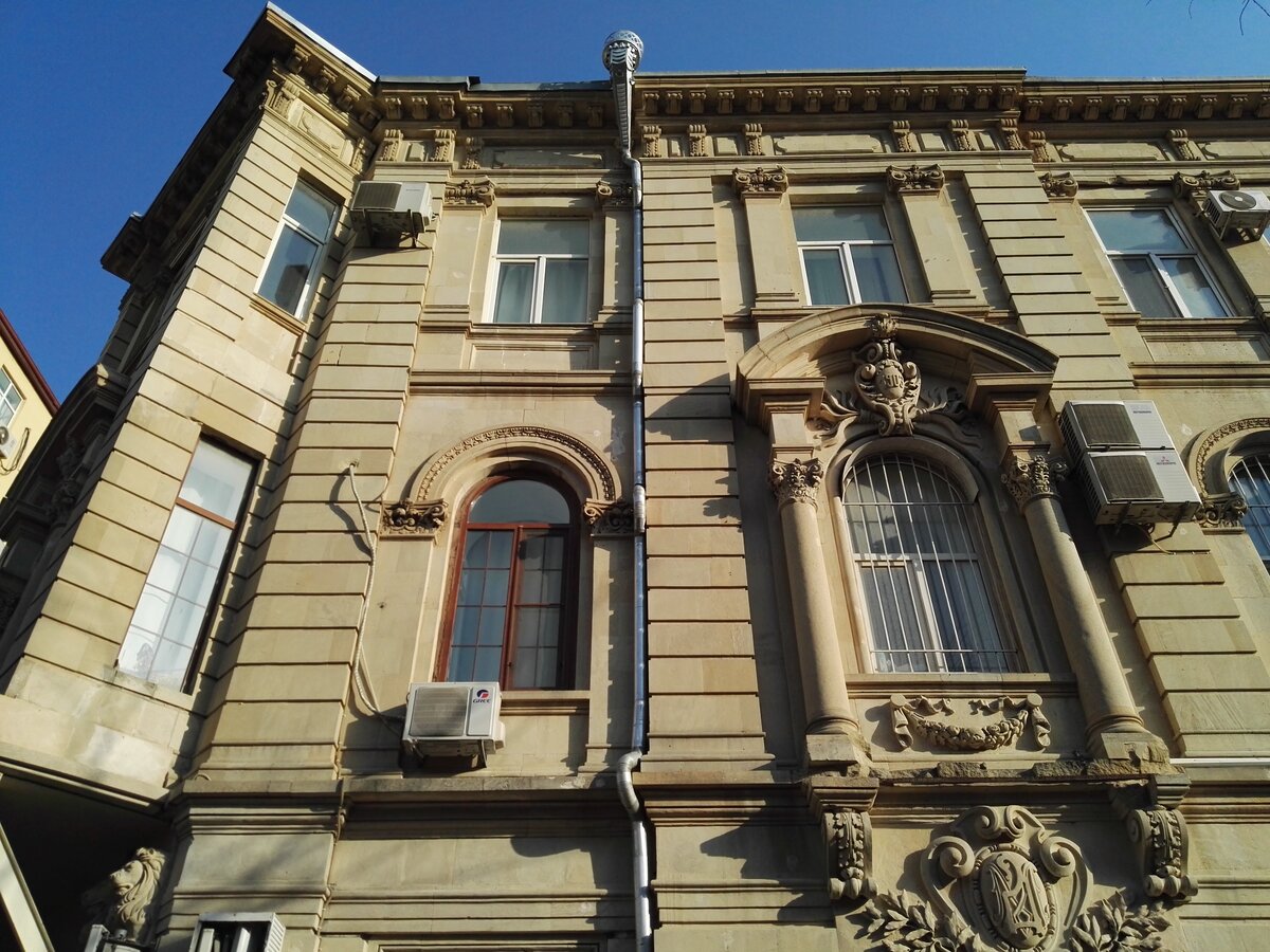 Продолжаем краткий экскурс по польскому архитектурному наследию шикарной столицы Азербайджана.-53