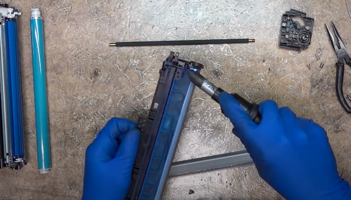 Фото 31. Расположение винтов на боковой крышке