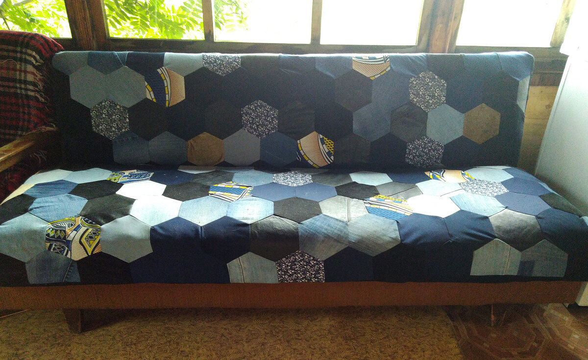 "пэчворкнутый" диван, фото автора