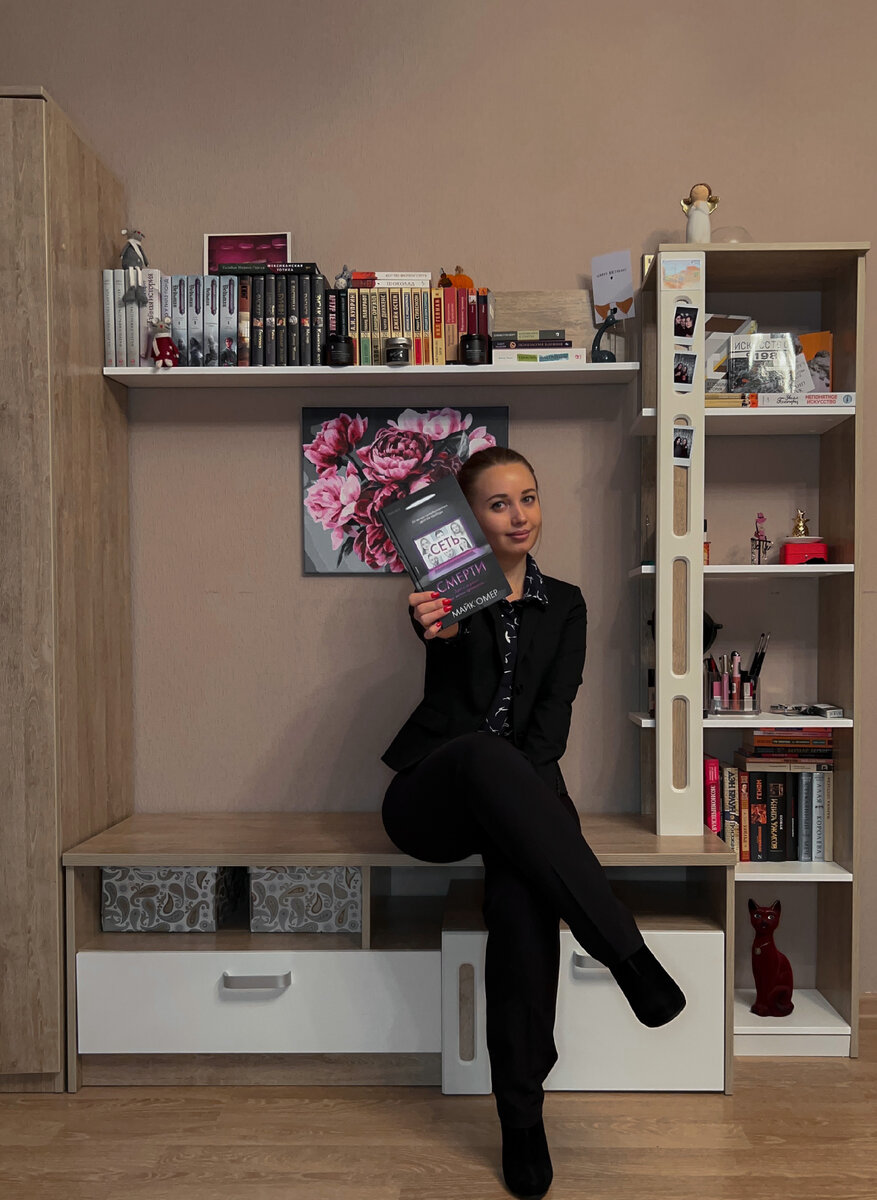 Не первая книга прочитанная у Майк Омера. В предыдущих сериях была постоянная героиня профайлер Зои Бентли. Эта где отличается тем, что здесь ведется два параллельных расследования, главные герои две пары детективов. На мой взгляд книга менее интересная, чем серия с Зои. Будучи поклонником Майк Омера можно читать все его книги!