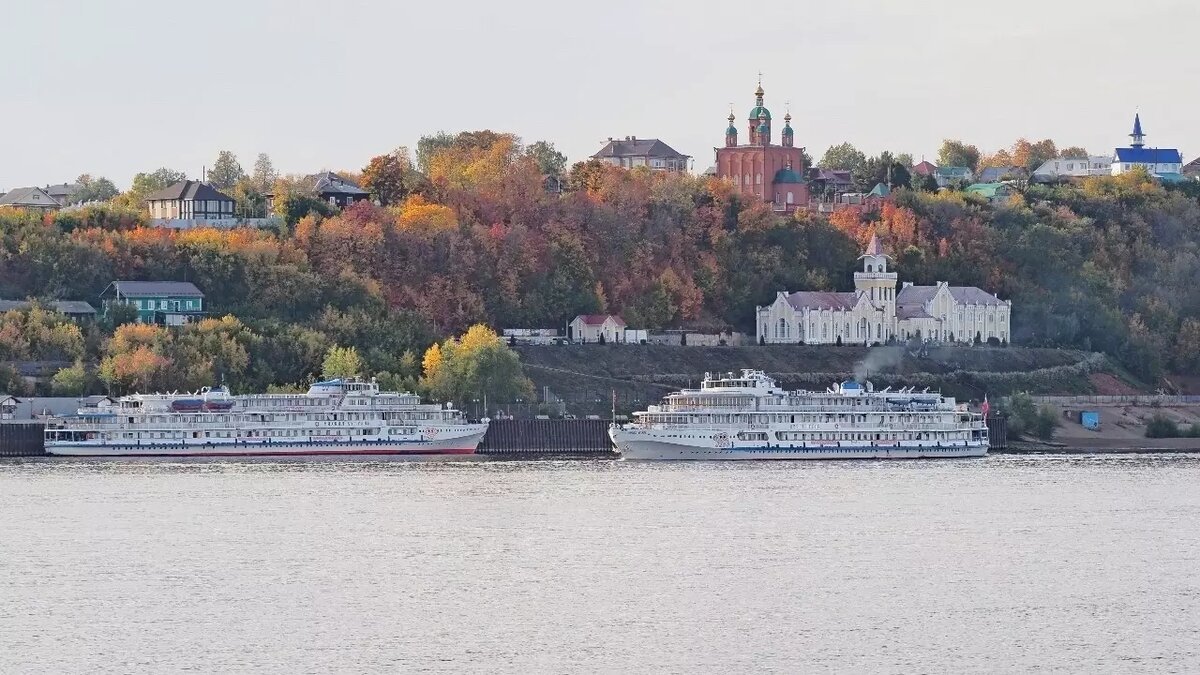     На аппаратном совещании у главы региона руководитель Агентства по туризму Юлия Бадаш рассказала об итогах летнего туристического сезона в Удмуртии.