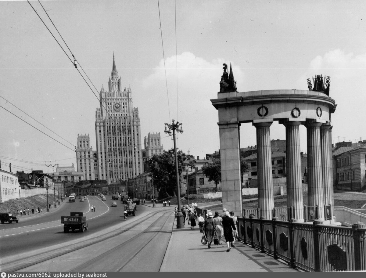 строительство мида в москве