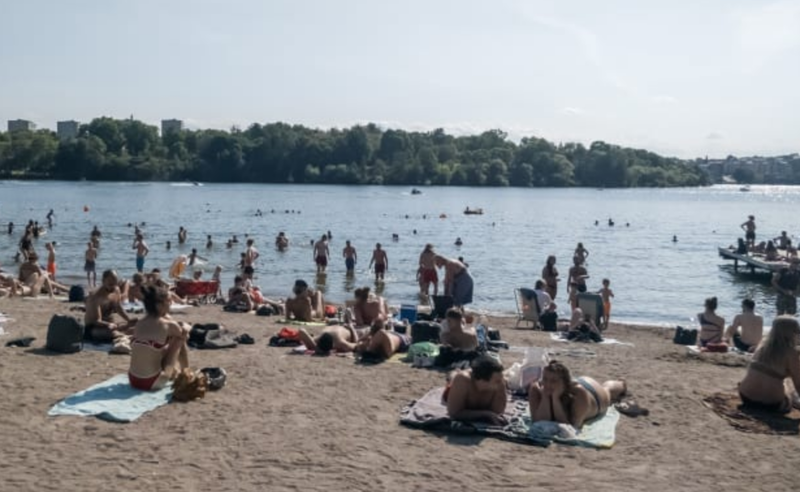 Пляж во Франции.