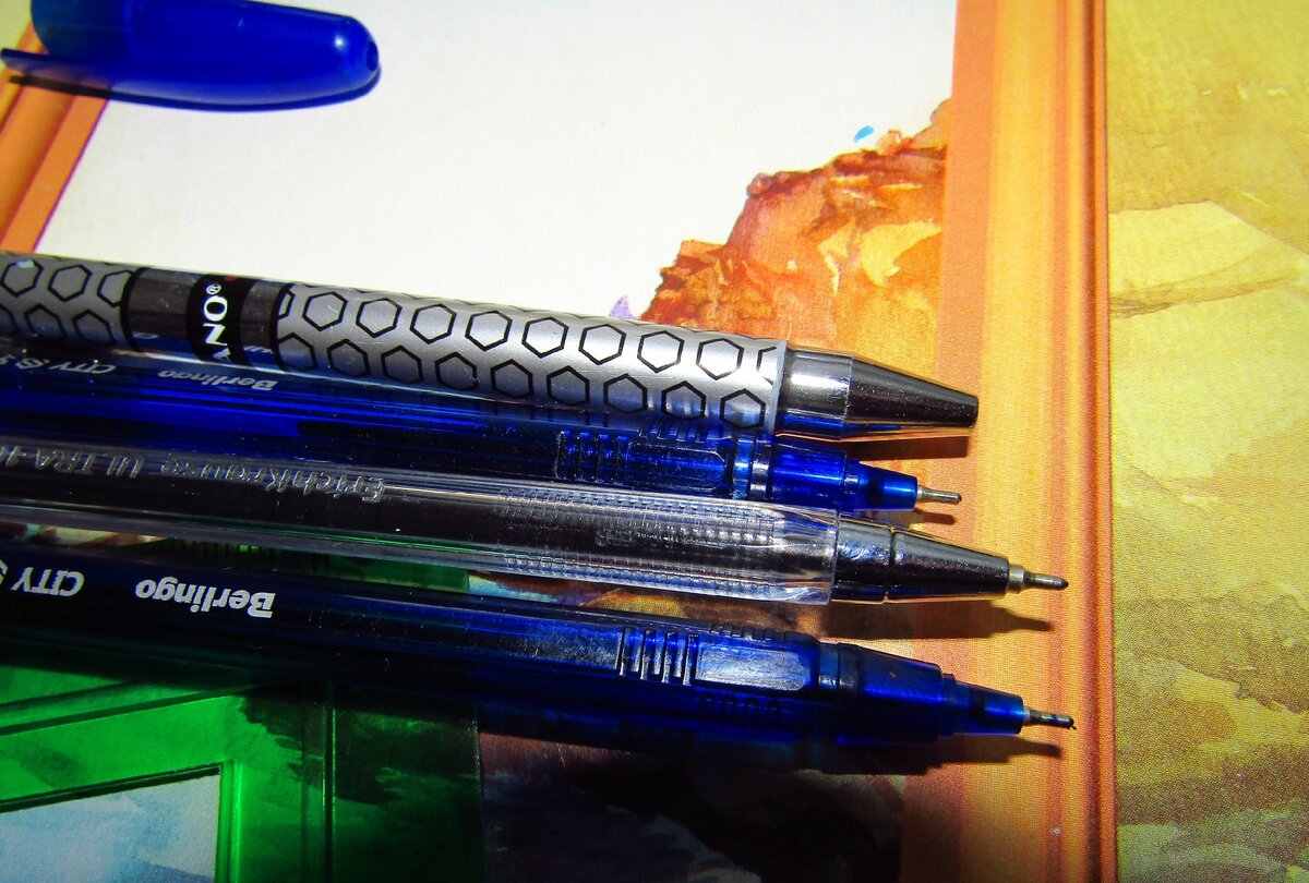 Ручки с тонким стержнем. Фото автора