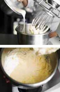 Вот так наглядно выглядит процесс приготовления песочного теста для данного торта в домашних условиях