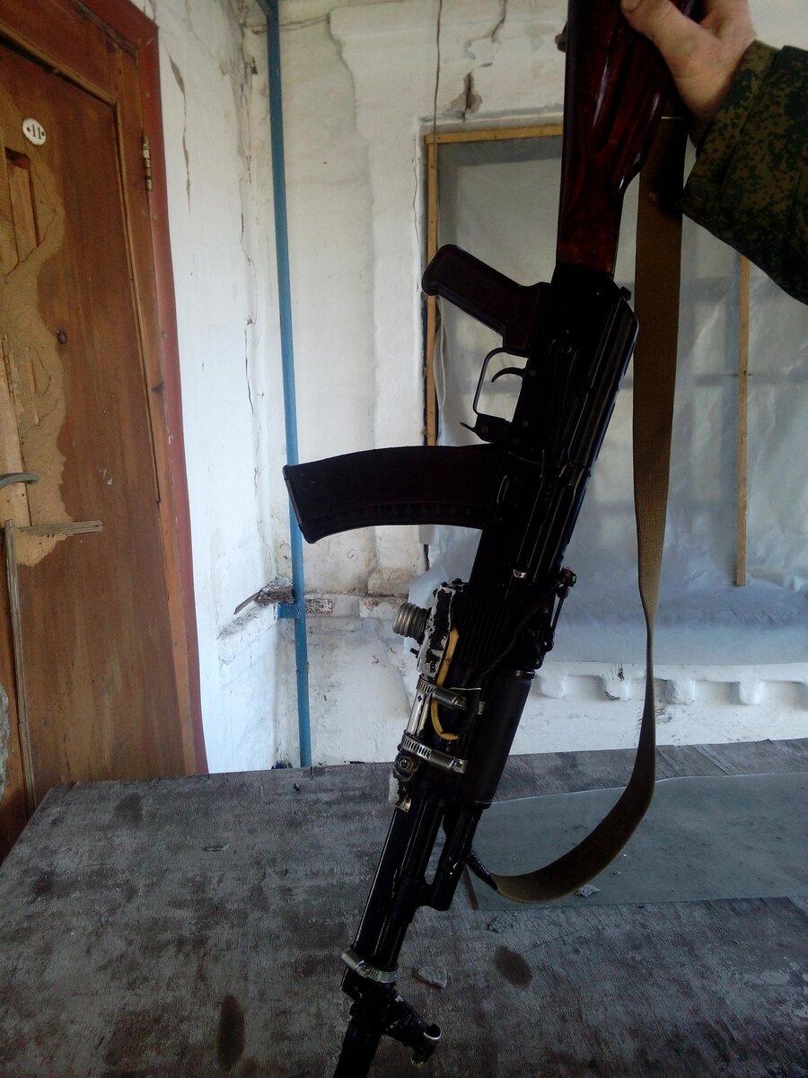 Электрическая подсветка прицельных приспособлений на АК74. Фото взято https://vk.com/id13955289