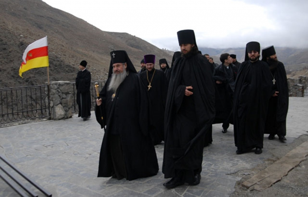 Народ северного кавказа исповедует православие. Аланский монастырь Осетия. Мужской монастырь Северная Осетия. Аланский мужской монастырь Северная Осетия.