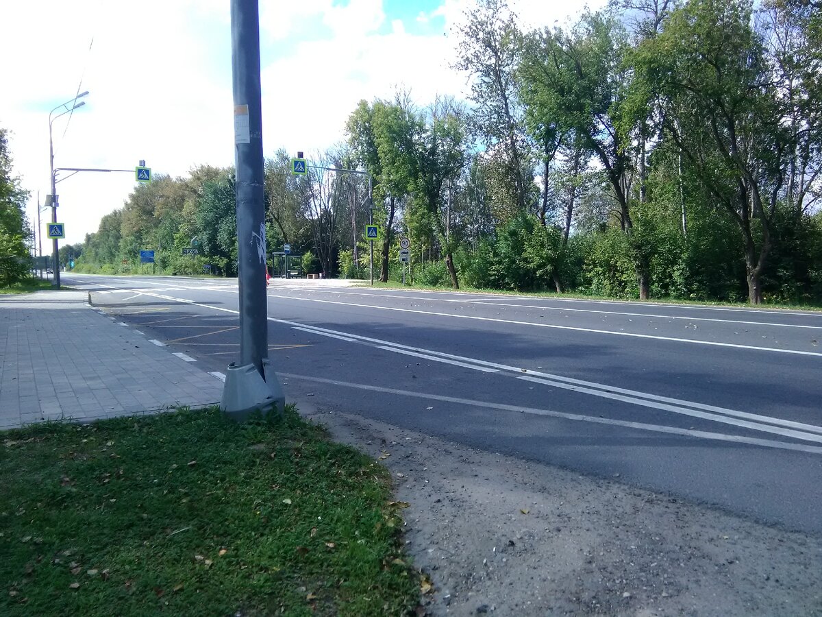 Пешеходный переход у автобусной остановки