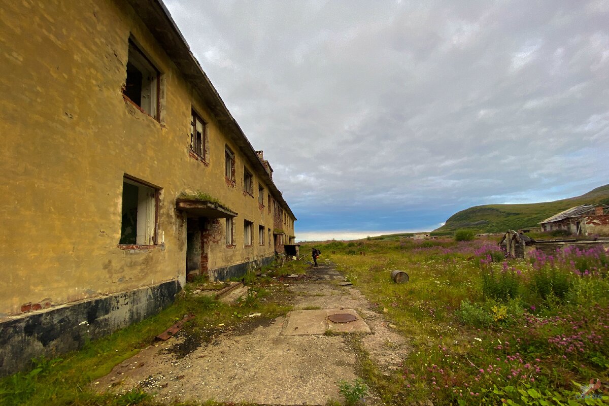 Жилое двухэтажное здание.