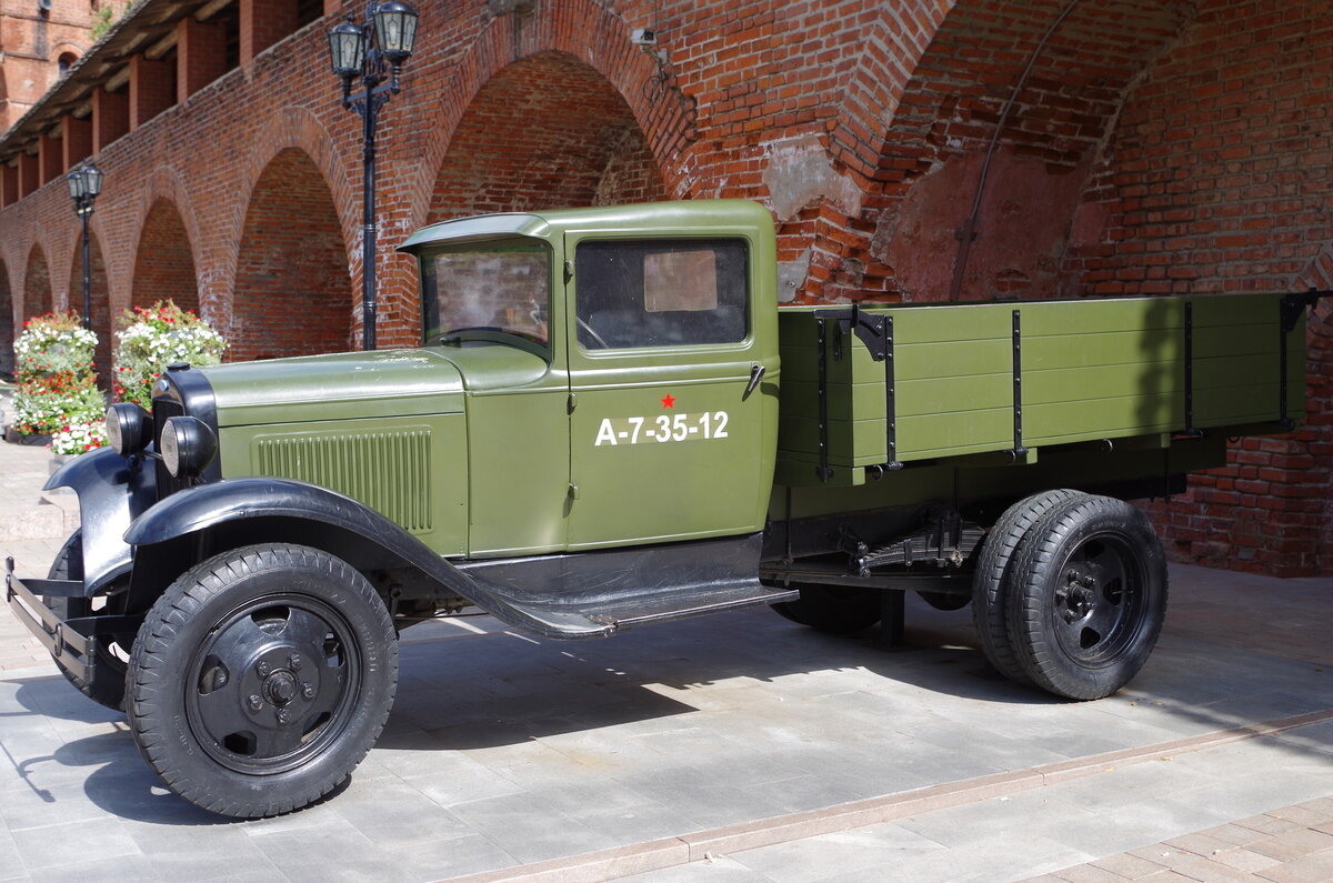 ГАЗ-АА, в Нижегородском кремле, в Нижнем Новгороде