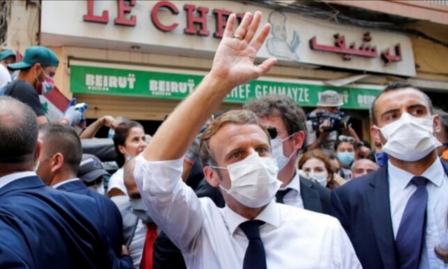 Президент Франции был первым главой иностранного государства, посетившим Бейрут после взрывов. 