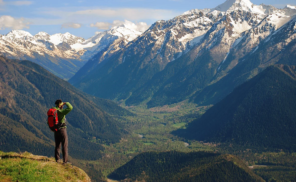 Mountain tourism. Архыз горный поход. Архыз туристы. Экскурсии в горы в Архызе. Архыз треккинг.