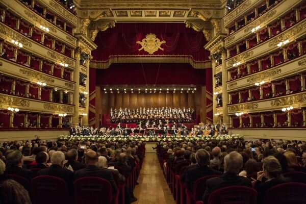 Ла Скала — оперный театр в Милане, основанный в 1778 году