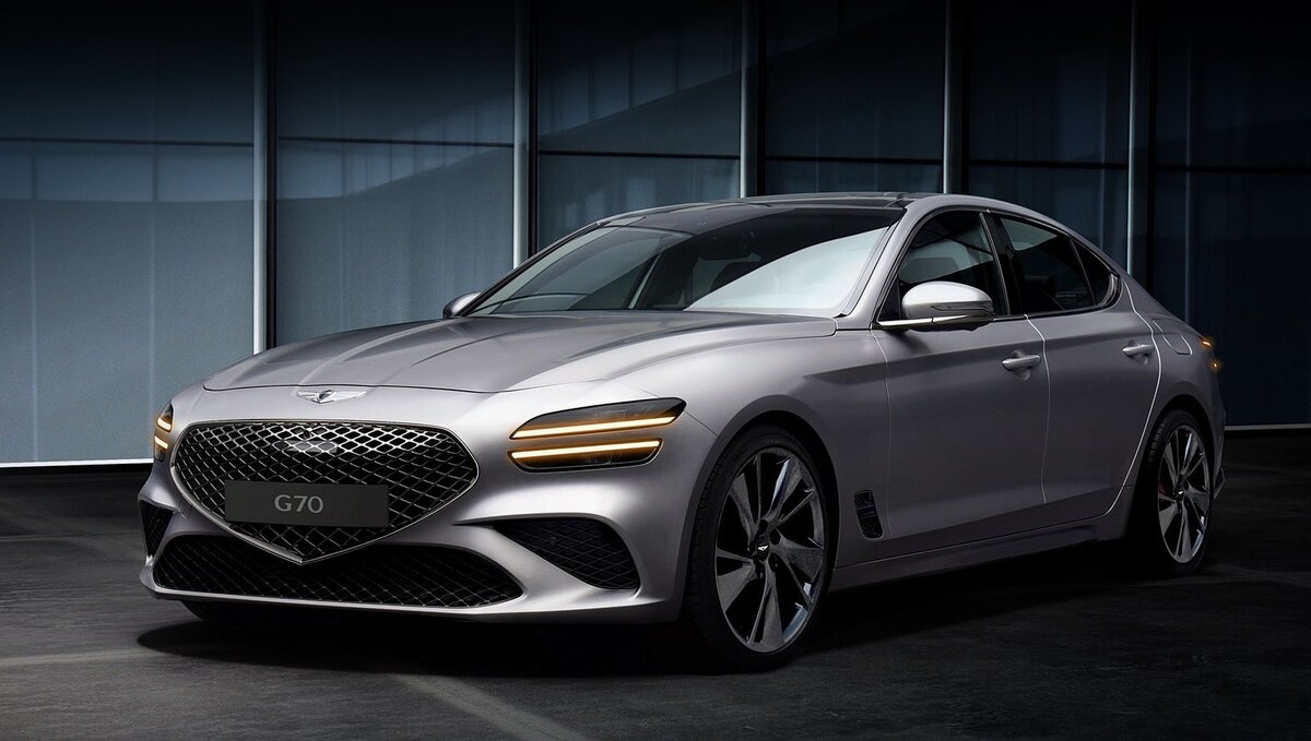 Продажи рестайлингового Дженезиса G70 начнутся в октябре 2020 года, а первым рынком станет южнокорейский. На нём у четырёхдверки сохранятся прежние двигатели — бензиновые 2.0 (252 л.с.) и V6 3.3 (370), а также турбодизель 2.2 (202). Все машины — с восьмиступенчатым «автоматом», задним или полным приводом.