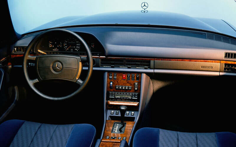 Первым европейским автомобилем с подушкой безопасности стал Mercedes S-Class в кузове W126.