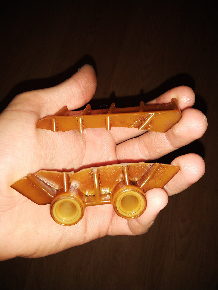 вот этот обломыш играл, второй канул в поддон