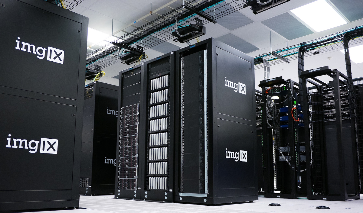 Глобальная тенденция к цифровизации повышает спрос на хранение данных и способствует как крупномасштабному производству оборудования для центров обработки данных, так и увеличению числа новых центров обработки данных.