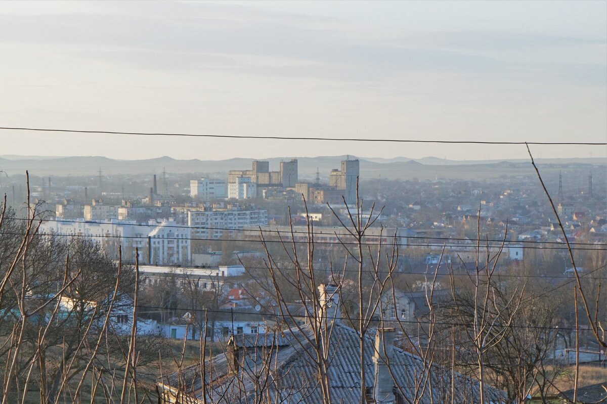 Вид на город с горы Митридат. Снято прошлой осенью.