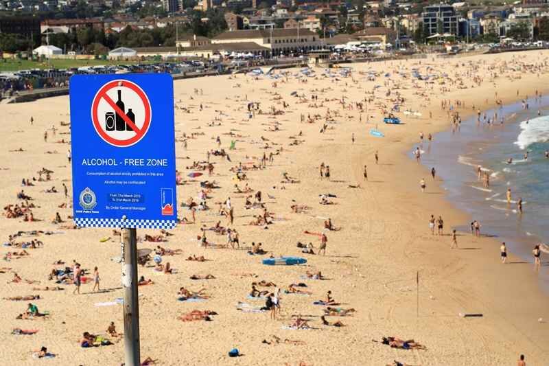 It seems this is a non-drinking Australian beach. 
Photo courtesy to: https://allianzassistancehealth.com.au/en/living-in-australia/alcohol-lockout-laws/