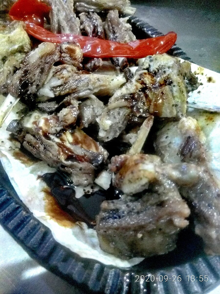 бараньи семечки с маринованным чили на лаваше