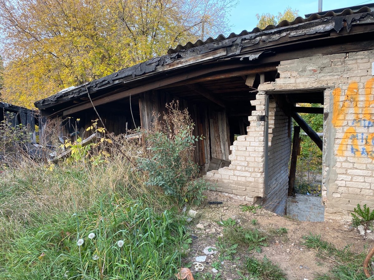 В заброшенном гараже нашел тайник  с деньгами.