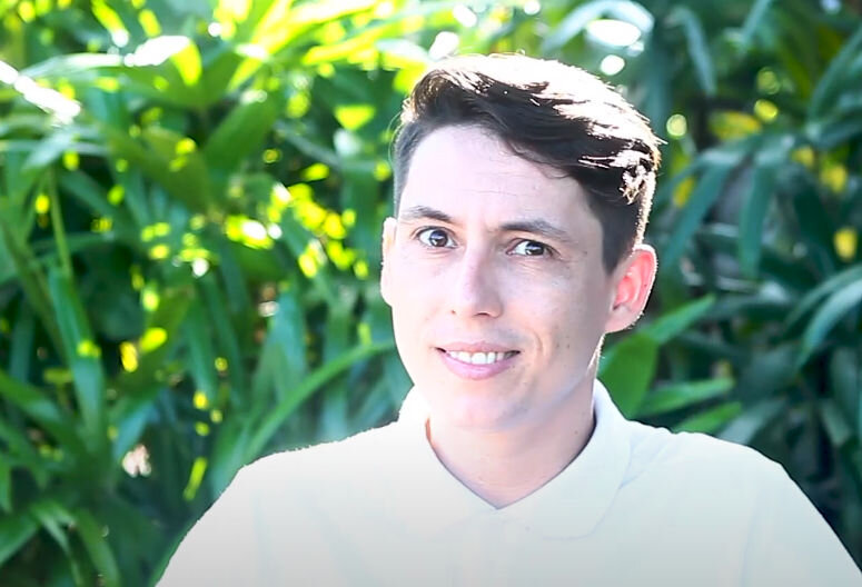 Парень после свидания обнял или пожал руку