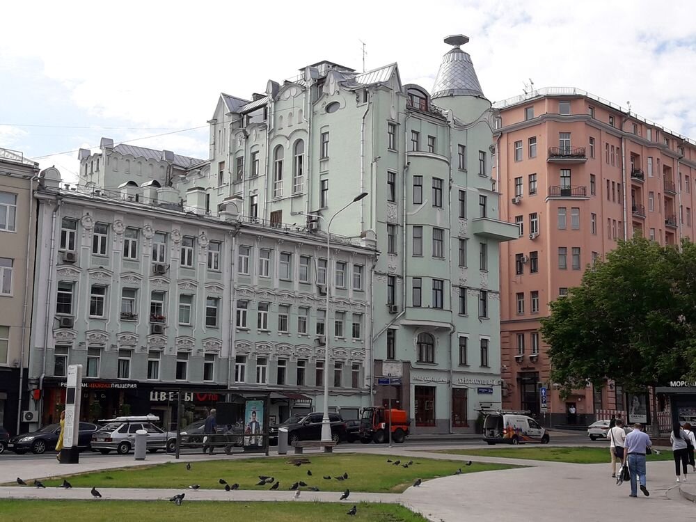 Свои арбатский пер 2 6 москва фото