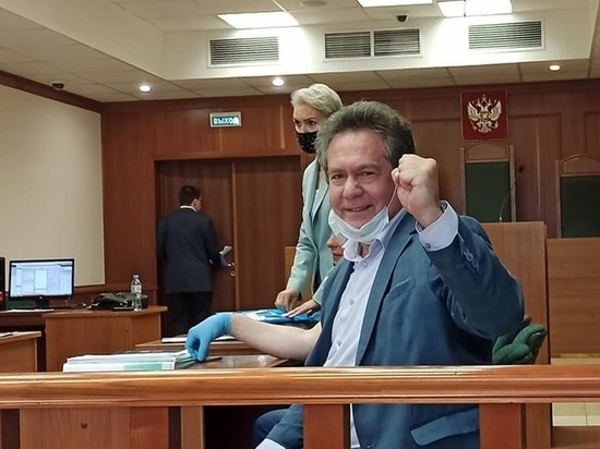 Взято с сайта https://www.mk.ru/politics/2020/07/06/ostorozhno-platoshkin-zakryvaetsya-milosti-emu-ne-khvatilo.html