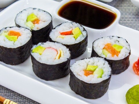 Роллы или суши-роллы – блюдо японской кухни, одна из разновидностей суши. 