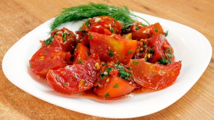Острые и пряные томаты по-корейски.
