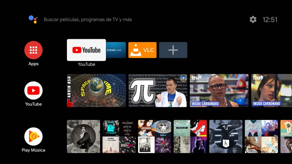 Так выглядит интерфейс Android TV, верхняя строка - избранной, ниже нее каналы с рекомендациями, а сверху строка с поиском.