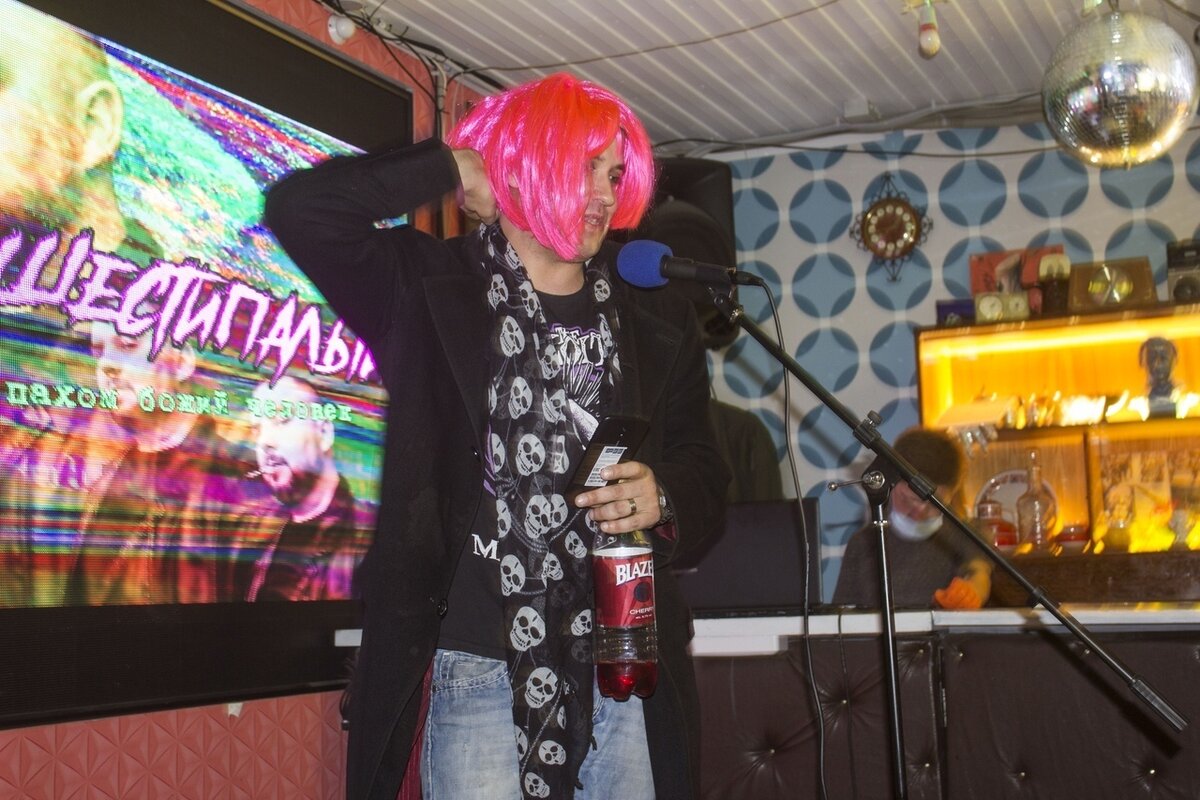 Розовое настроение анархо-аморала.