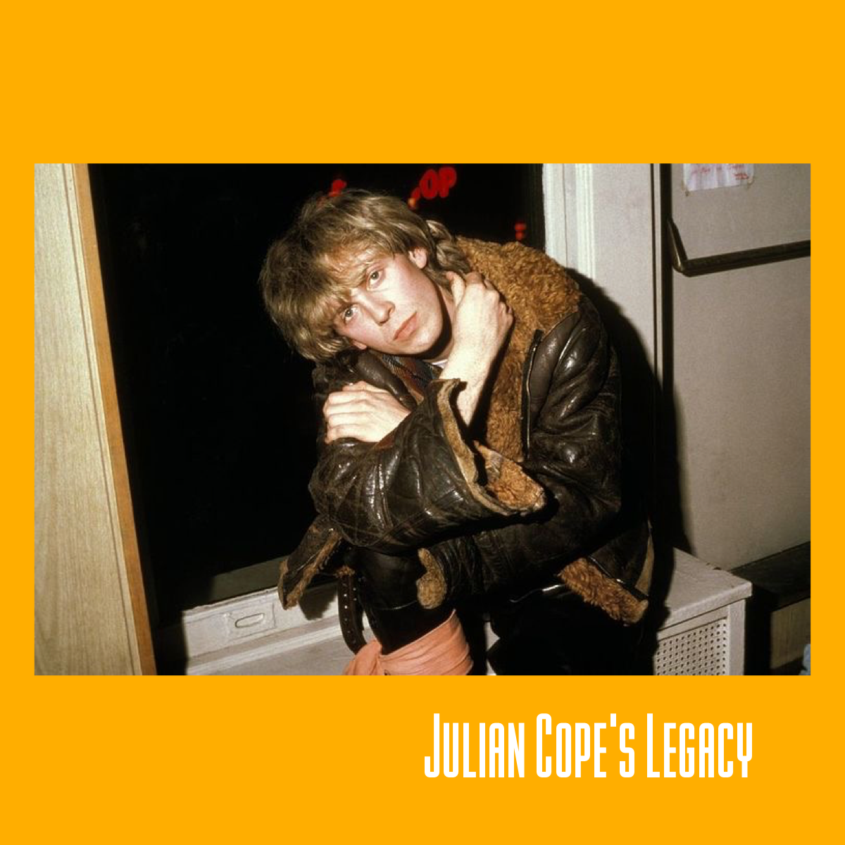 Джулиан Коуп обладал привлекательной внешностью. С ним встречались и знаменитые девушки — например, Кортни Лав, которую привлек этот белокурый мистик