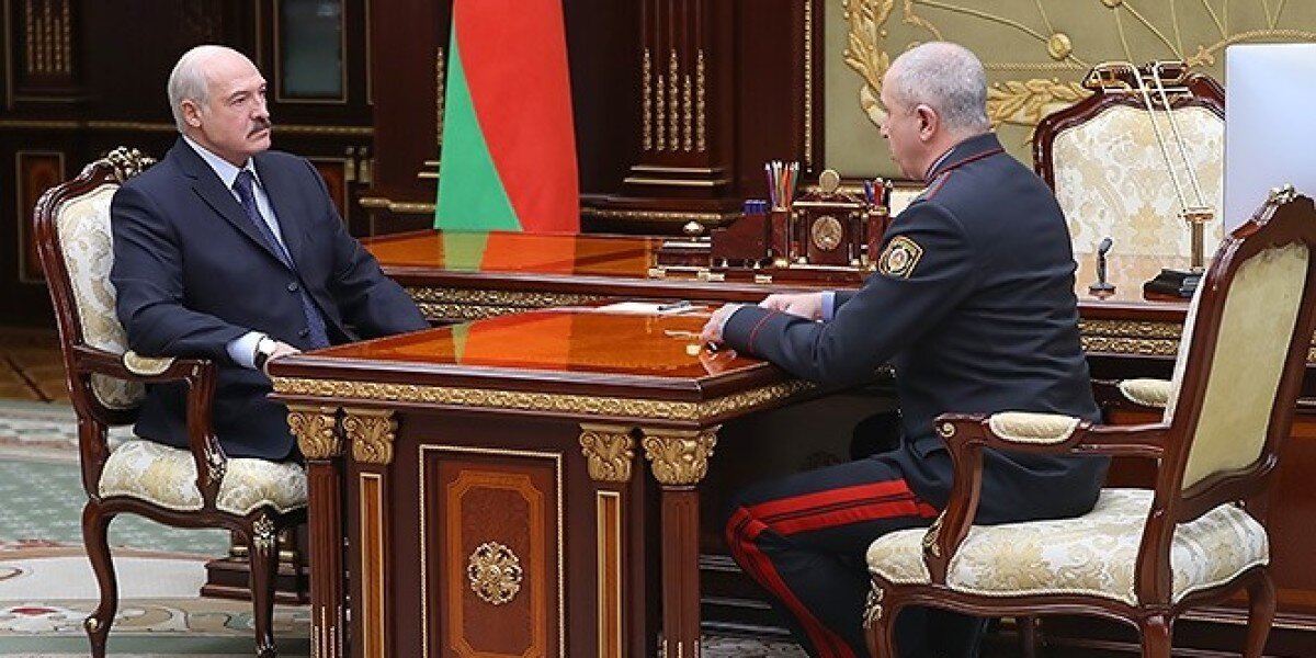 Александр Лукашенко и бывший глава МВД РБ Юрий Караев