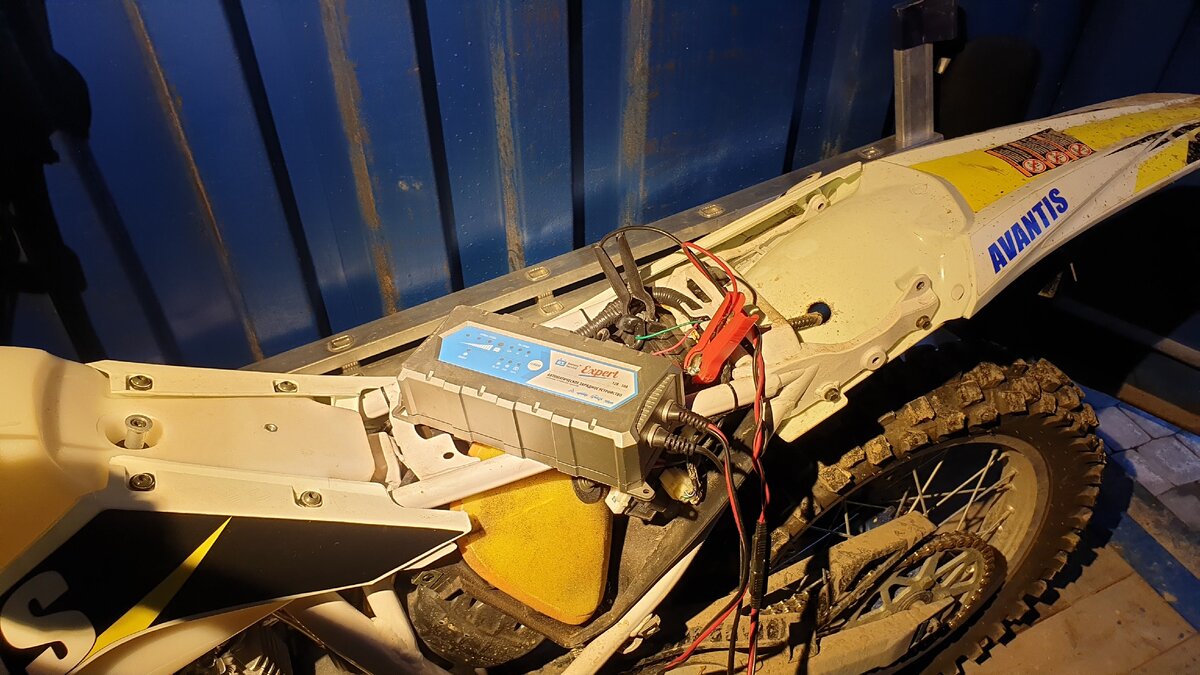 Дырчик на зарядке.