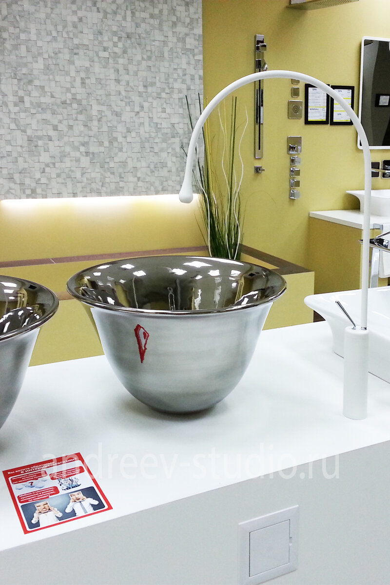 Фото витрины Gessi Goccia (фото авторов).