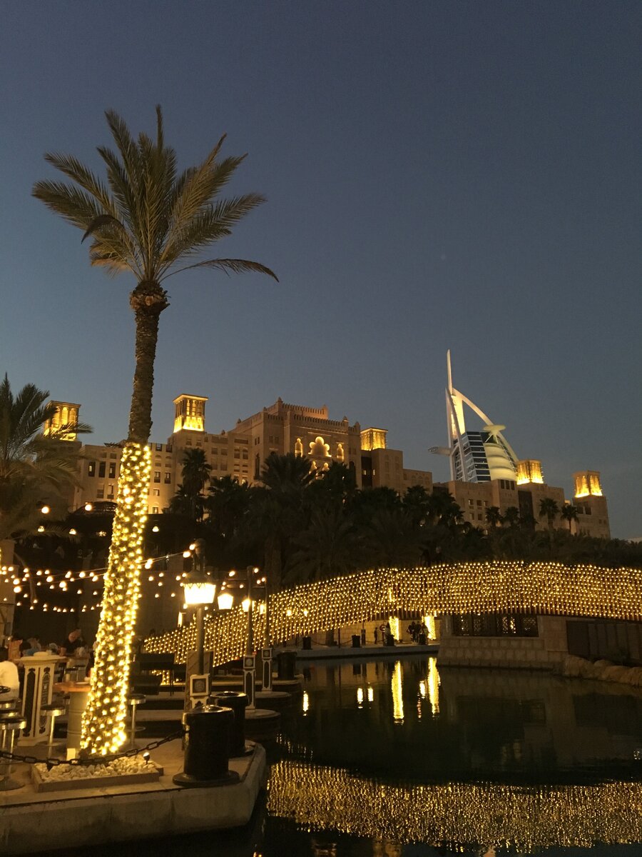 Как украшен Дубай к Новому году